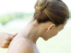 脖子富贵包的六个消除方法 女性打造优美天鹅颈