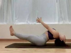 颈椎病的自我治疗方法 跟着瑜伽初入门教学视频来学习