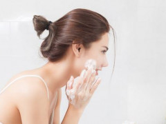 敏感肌是什么原因造成 频繁化妆会导致毛囊堵塞